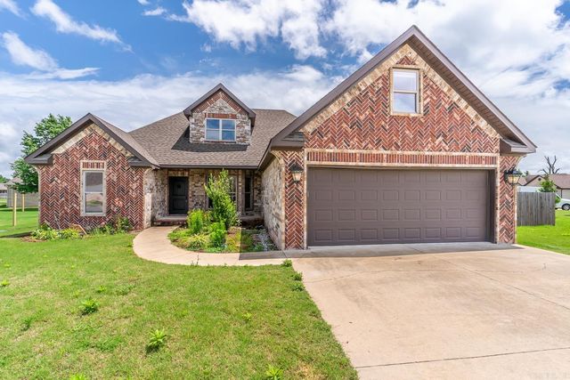 216 Hollis St, Bono, AR 72416