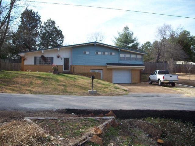 119 Dogwood Hills Dr, Paris, TN 38242