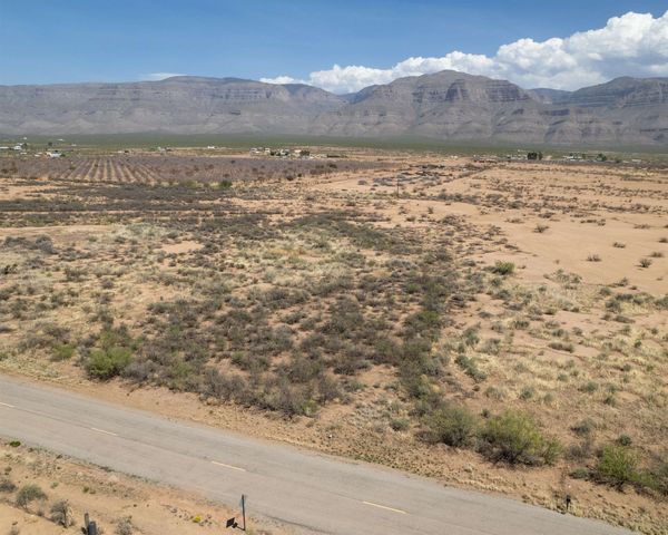 13 Desert Sands Rd, Alamogordo, NM 88310
