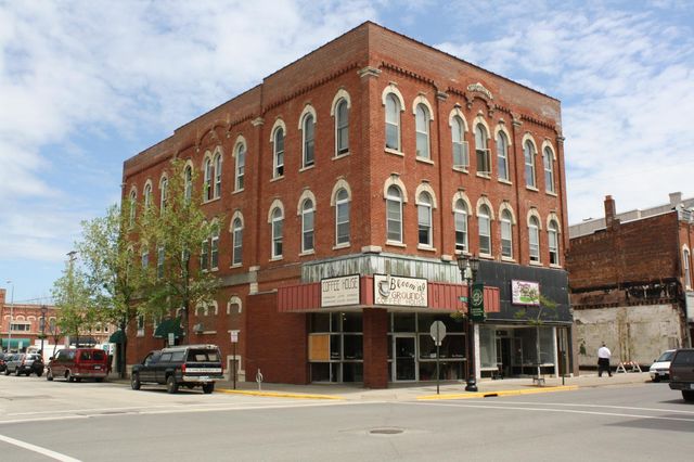 122 Center St #3C, Winona, MN 55987