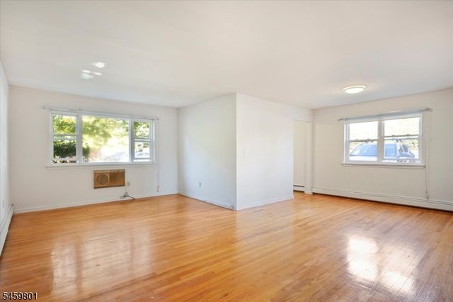 300 Claremont Ave, Verona, NJ 07044