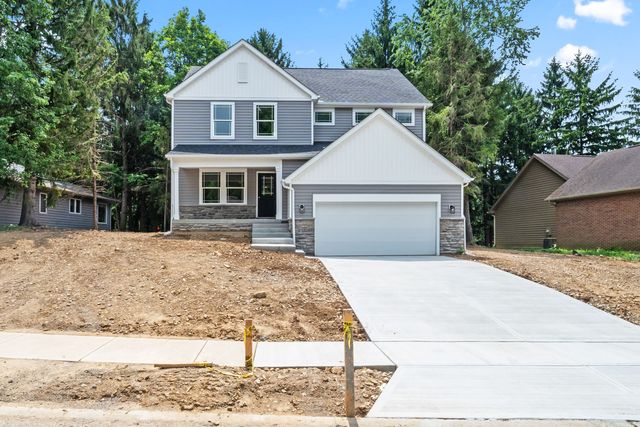 1612 Whispering Pnes, Bellefontaine, OH 43311