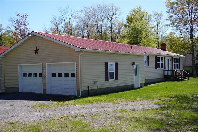 91 Banjo Ln, Oswego, NY 13126