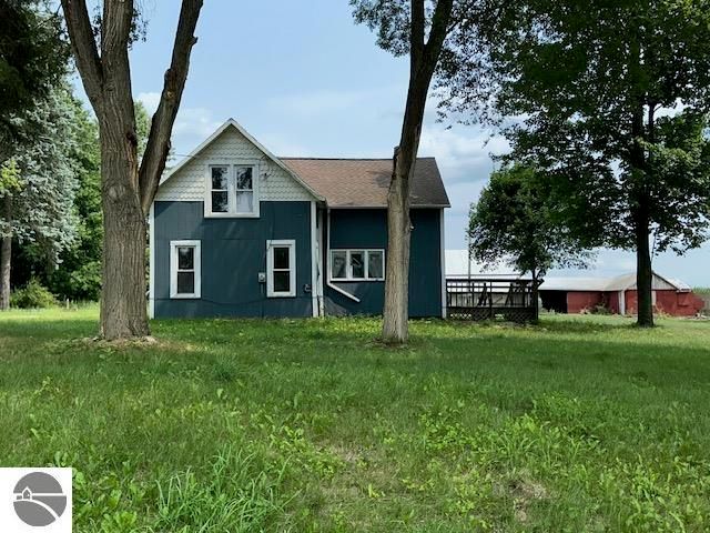 21454 90th Ave, Marion, MI 49665