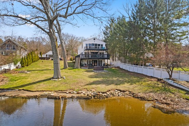 107A Kitemaug Rd, Uncasville, CT 06382