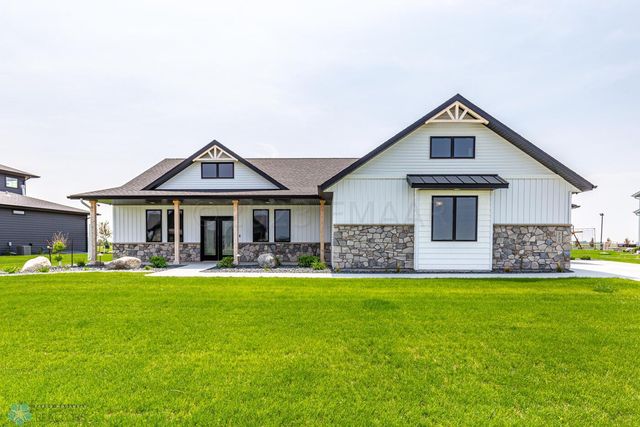 222 S  Schnell Dr, Horace, ND 58047