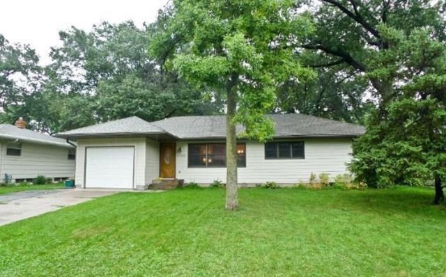 2780 Farrington St, Roseville, MN 55113