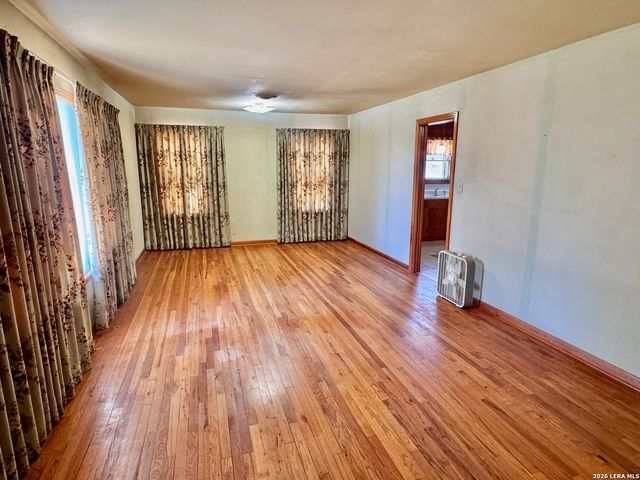 212 Patrick, Pleasanton, TX 78064