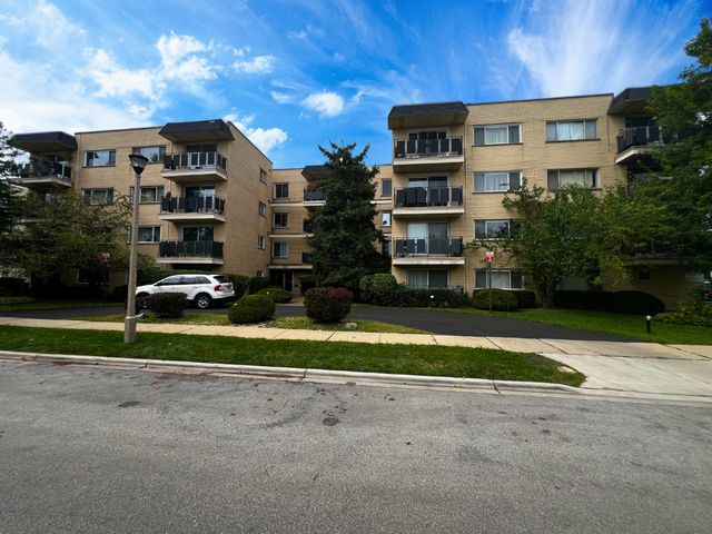 8230 N  Elmwood St #405, Skokie, IL 60077