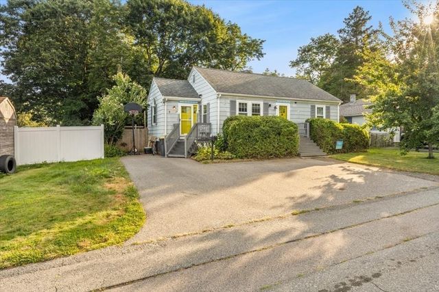31 Briggs Ave, Somerset, MA 02725