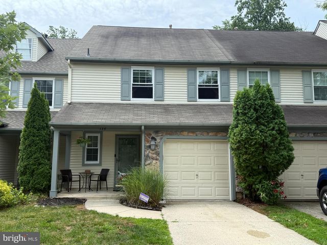 136 Lamplighter Ct, Marlton, NJ 08053