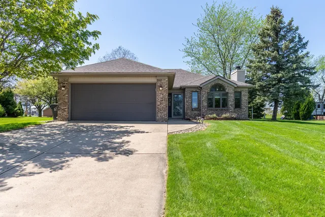611 Fairview Ct, Columbia City, IN 46725