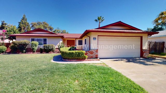 1441 Montclair Dr, Modesto, CA 95350