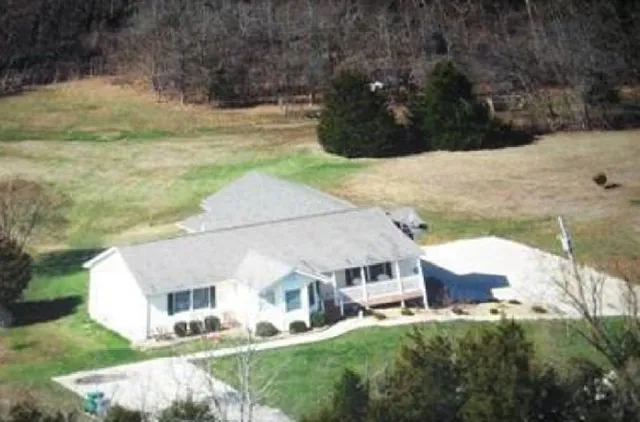 22698 Deerfield Ln, Warrenton, MO 63383