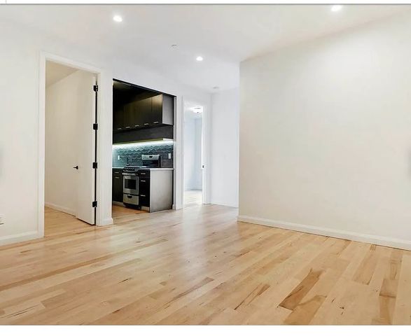 316 Evergreen Ave #3A, Brooklyn, NY 11221