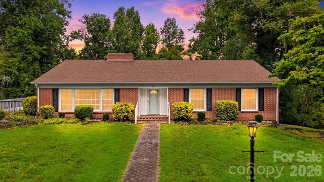 907 Vista Pl NE, Lenoir, NC 28645