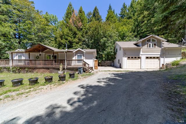 210 Madrone Dr, Weott, CA 95571
