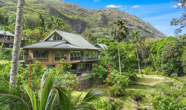 2558 Makaulii Pl, Honolulu, HI 96816