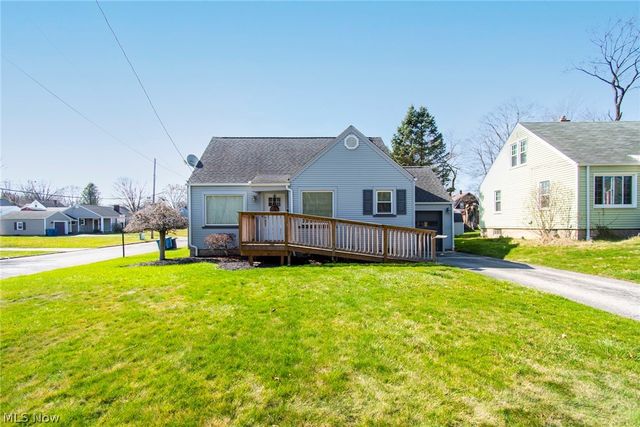 361 Poland Ave, Struthers, OH 44471