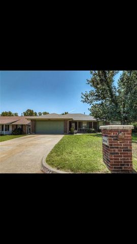 10804 Ohara Ln, Midwest City, OK 73130