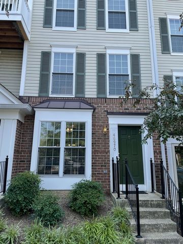46970 Courtyard Sq, Sterling, VA 20164