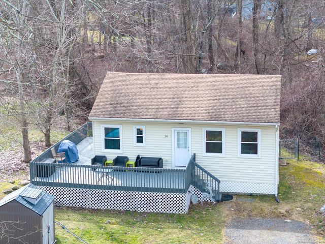 39 Wood Trl, Coventry, CT 06238