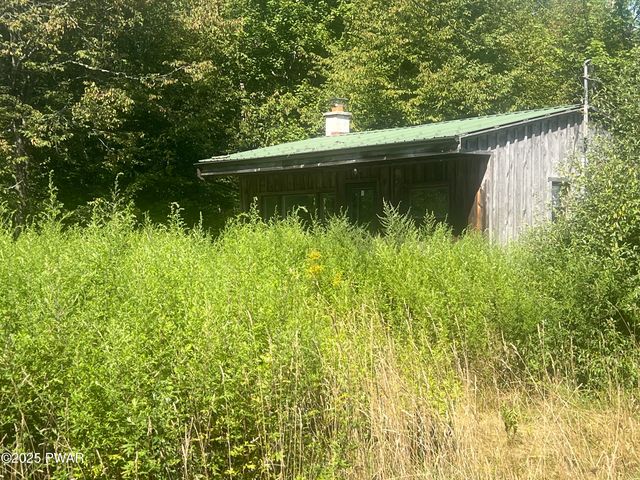 42 Dutchmans Rd, Honesdale, PA 18431