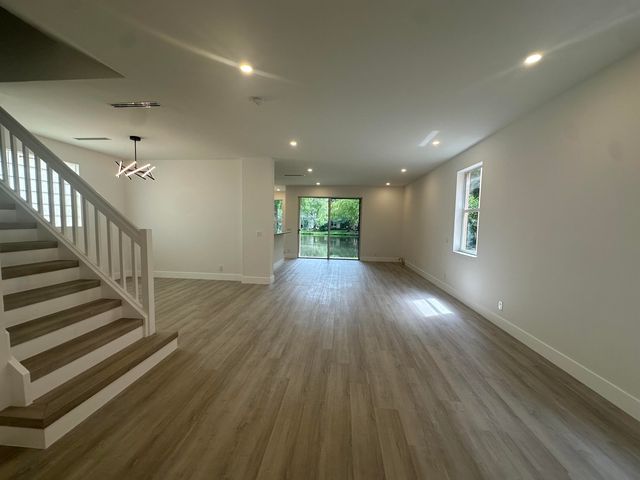 10702 NW 1st Ct, Fort Lauderdale, FL 33324