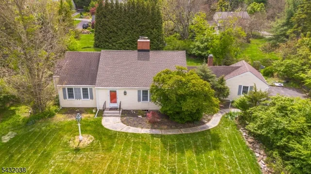 10 Cedar Wax Wing Rd, Hackettstown, NJ 07840