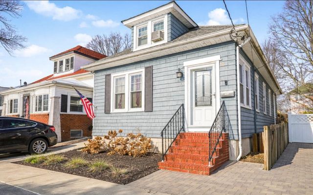379 Freeborn St #1, Staten Island, NY 10306