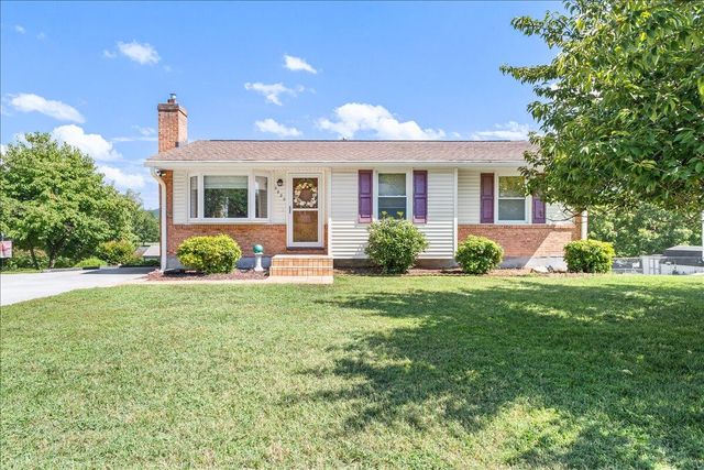 3920 Meadowlark Rd, Roanoke, VA 24018