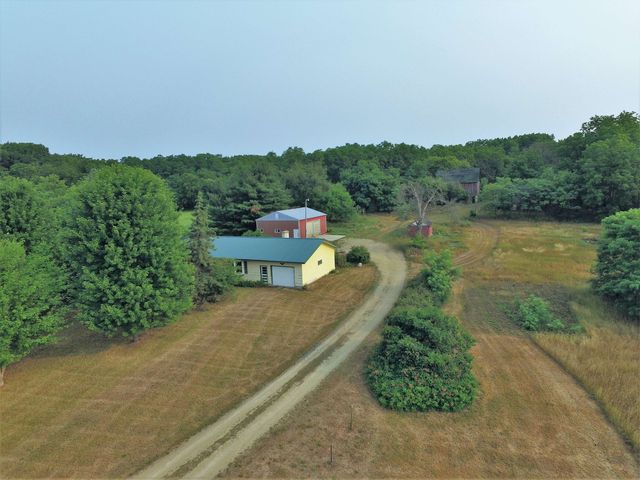 W5708 State Highway 33, Pardeeville, WI 53954