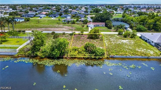 301 NW 5th Ter, Cape Coral, FL 33993