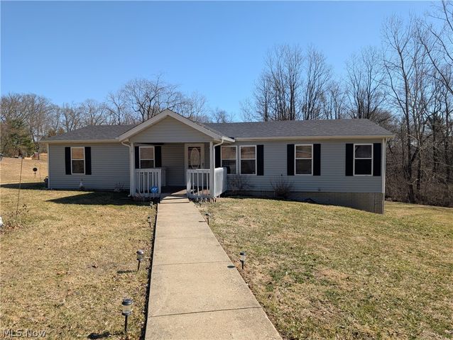 2070 Potts Ln, Zanesville, OH 43701