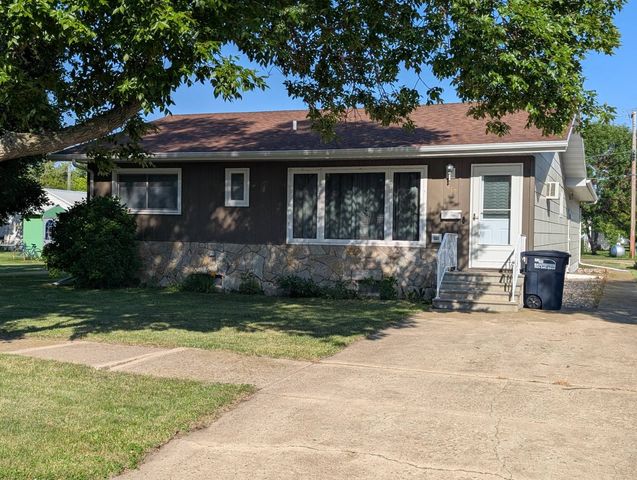 412 Burke Ave, Harvey, ND 58341