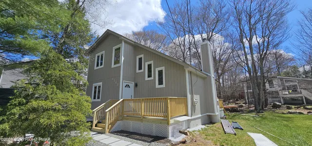6002 Boardwalk Dr, Tobyhanna, PA 18466