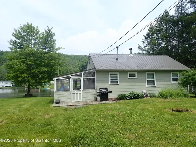 265 S  Lk Rd, Montrose, PA 18801