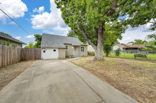 3952 28th St, Sacramento, CA 95820