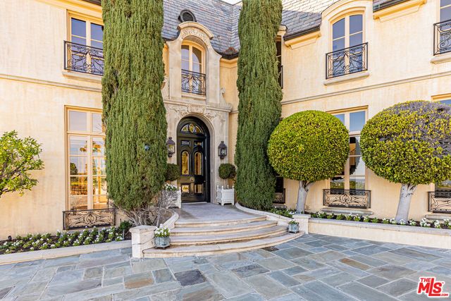 1115 La Altura Rd, Beverly Hills, CA 90210