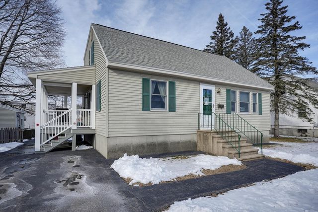 63 Arnold Ave, Lowell, MA 01852