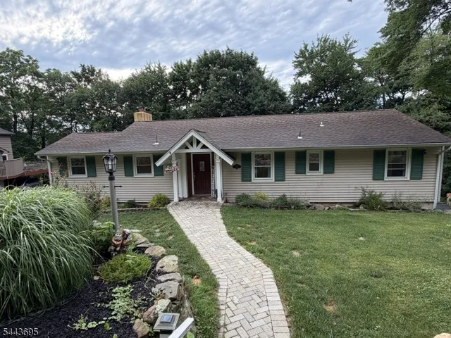 68 Glenside Trl, Sparta, NJ 07871
