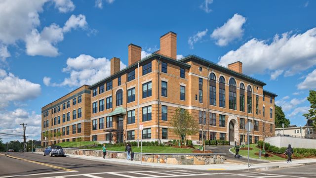 55 Harvard Ave #2B-1Ba-856Sqft, Hyde Park, MA 02136