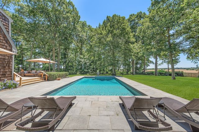 216 Blank Ln, Water Mill, NY 11976