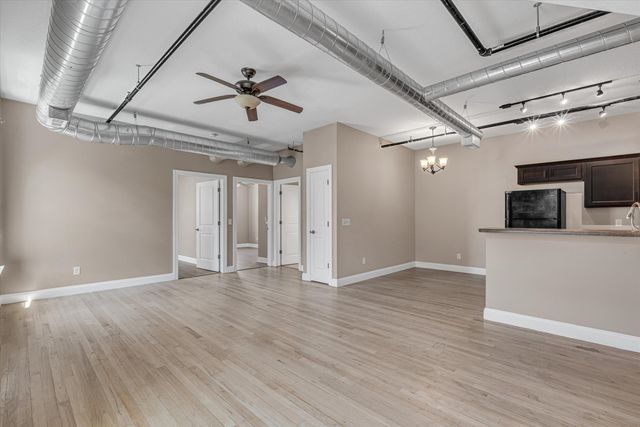400 N  Main St #405, Davenport, IA 52801