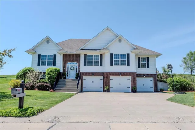 1613 Brookdale Dr, Atchison, KS 66002