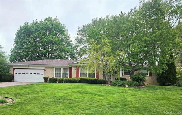 1321 Wagon Wheel Ln, Grand Blanc, MI 48439
