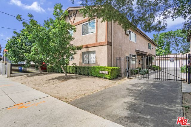 24802 Walnut St, Santa Clarita, CA 91321