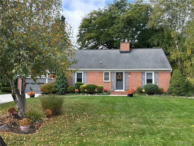 4162 Vinewood Dr, Williamsville, NY 14221