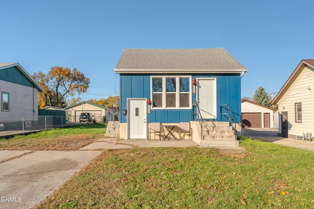 716 N  21st St, Bismarck, ND 58501