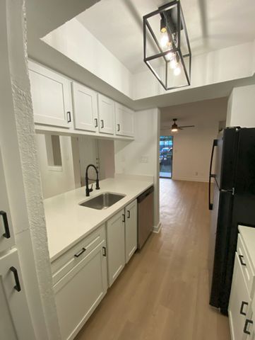 1200 Treadwell St #211, Austin, TX 78704